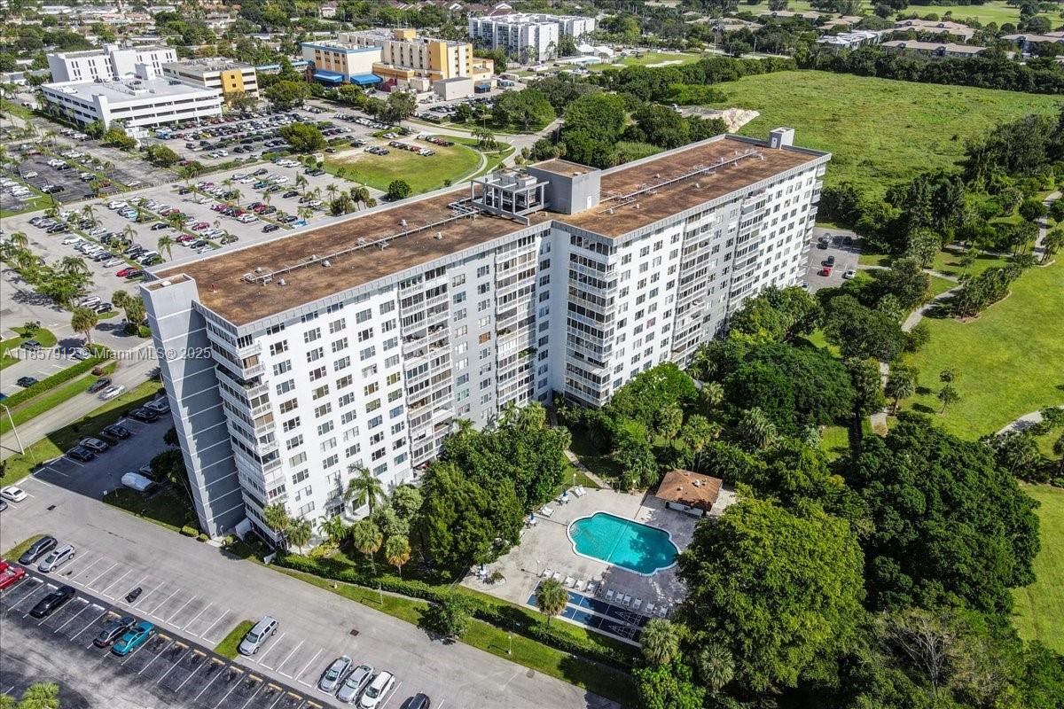 HILLCREST EAST NO 25 COND - Residential