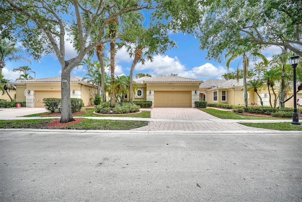 Photo of 2468 Bay Isle Court, Weston, FL 33327 (MLS # A12013850)