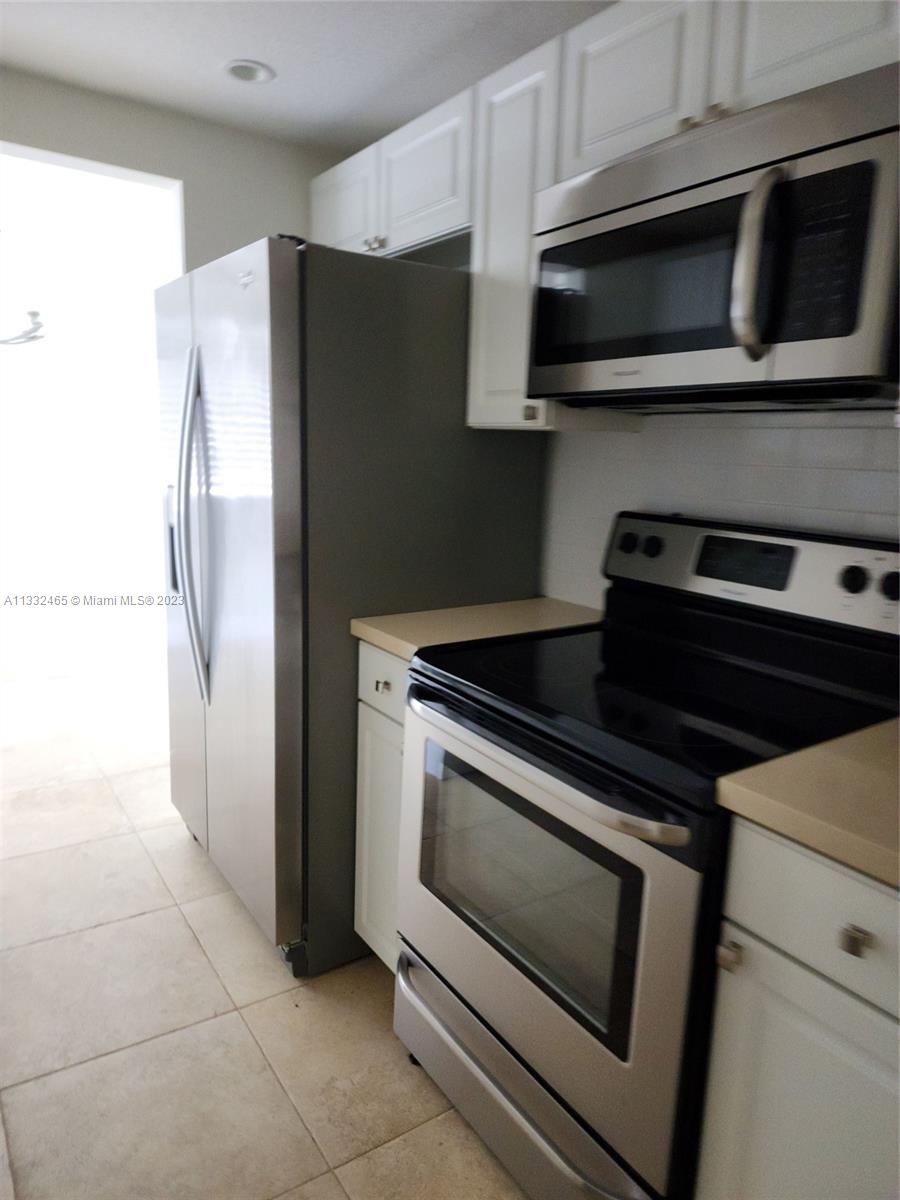 LORI-LYNN CONDO - Residential Lease
