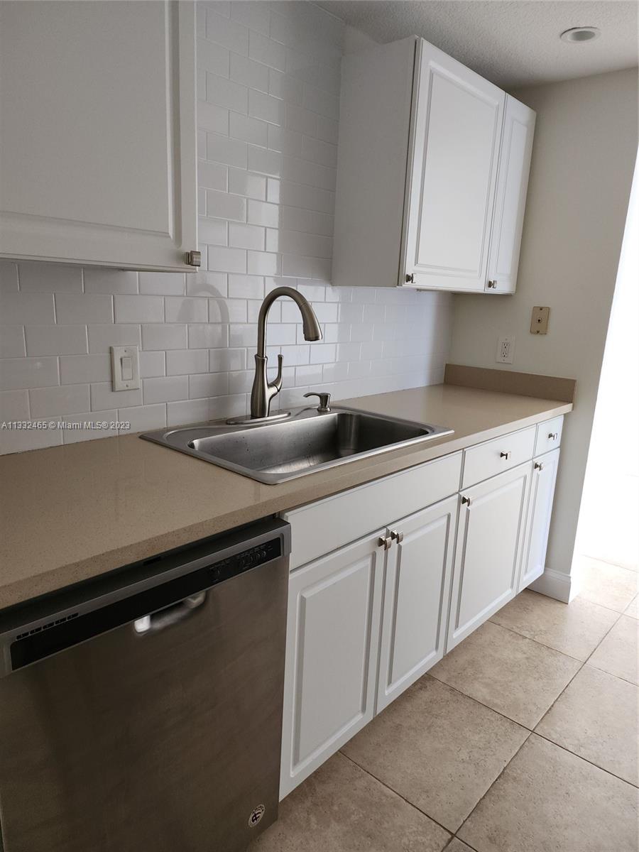 LORI-LYNN CONDO - Residential Lease