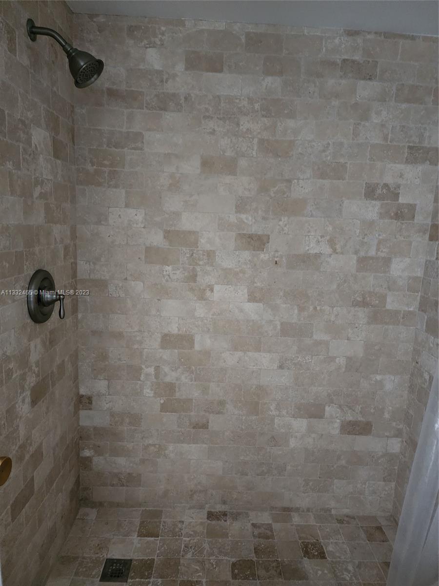 LORI-LYNN CONDO - Residential Lease