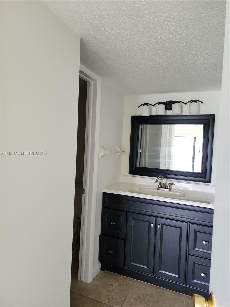 LORI-LYNN CONDO - Residential Lease