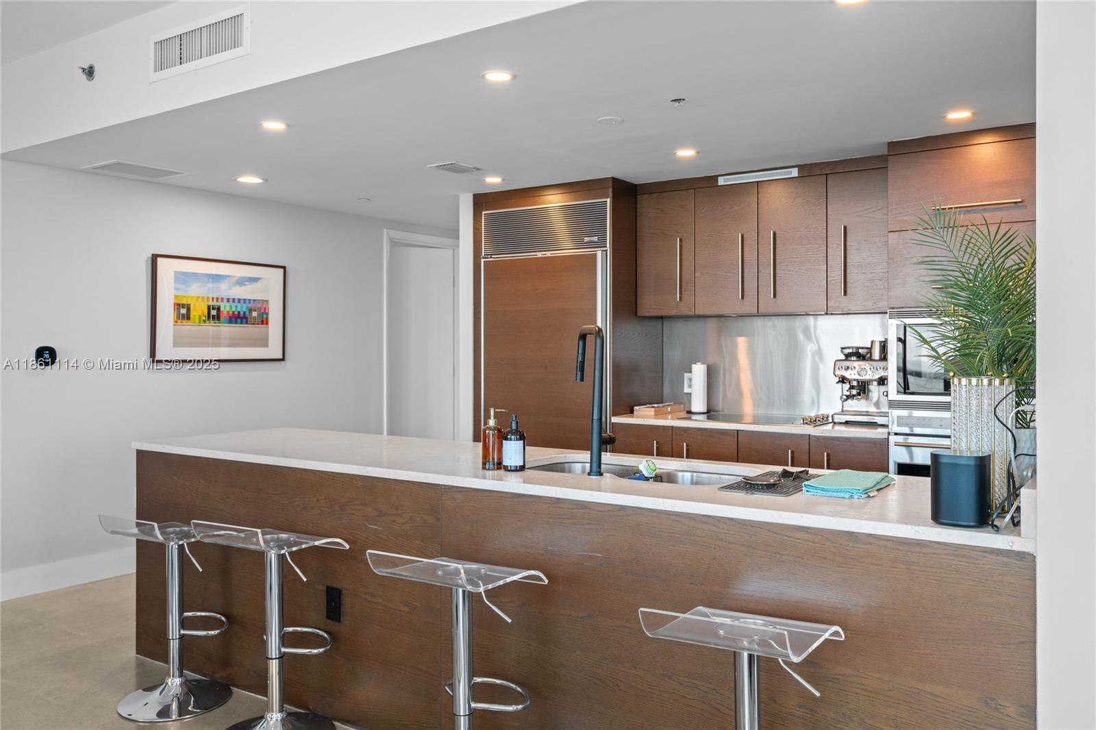 ICONBRICKELL CONDO NO 1 - Residential Lease