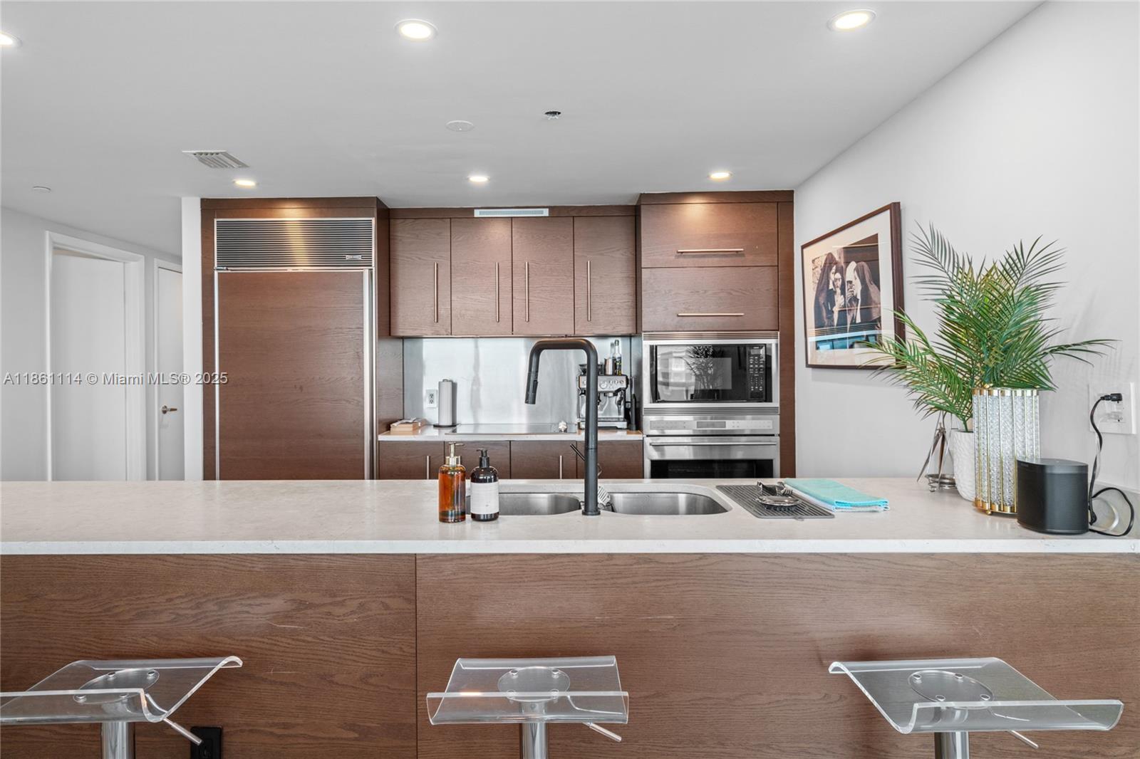 ICONBRICKELL CONDO NO 1 - Residential Lease