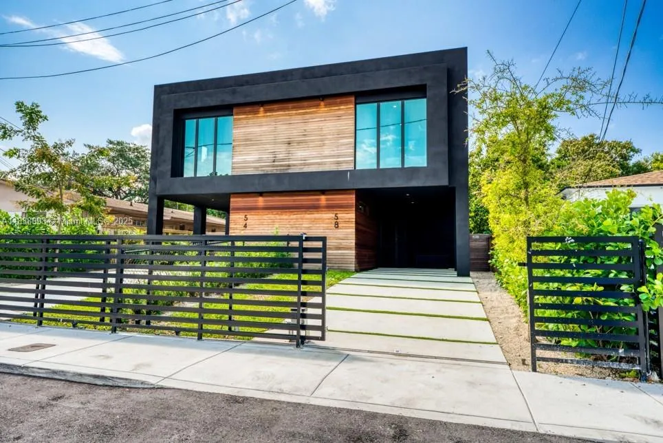 Miami, Florida 33127, United States, 3 Bedrooms Bedrooms, ,3 BathroomsBathrooms,Residential,Active,170706