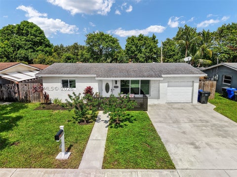 Photo of 6311 Liberty St, Hollywood, FL 33024 (MLS # A12103580)