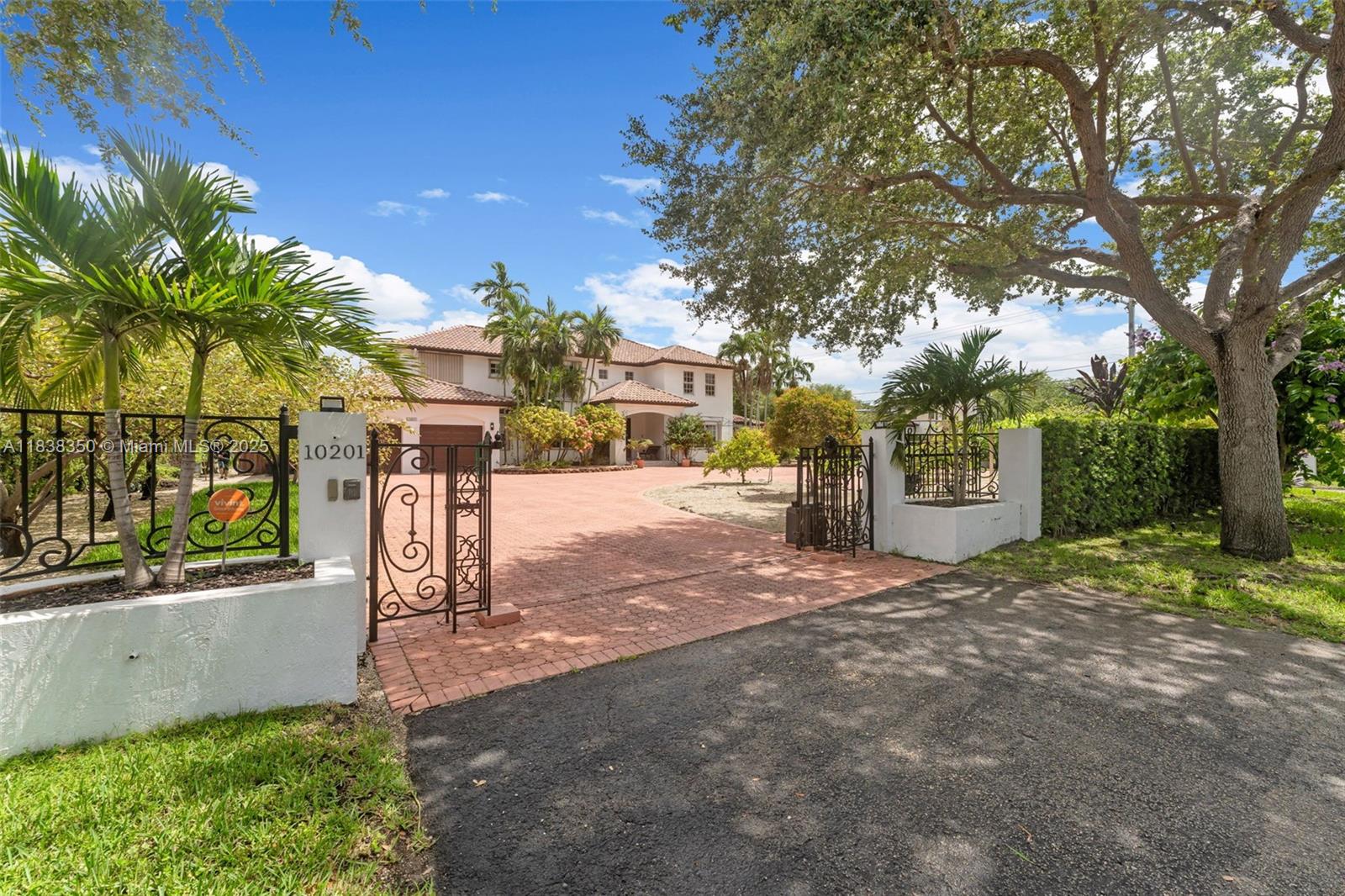 10201 SW 62nd St, Miami, FL, 33173/$2,995,000 1 10201 SW 62nd St