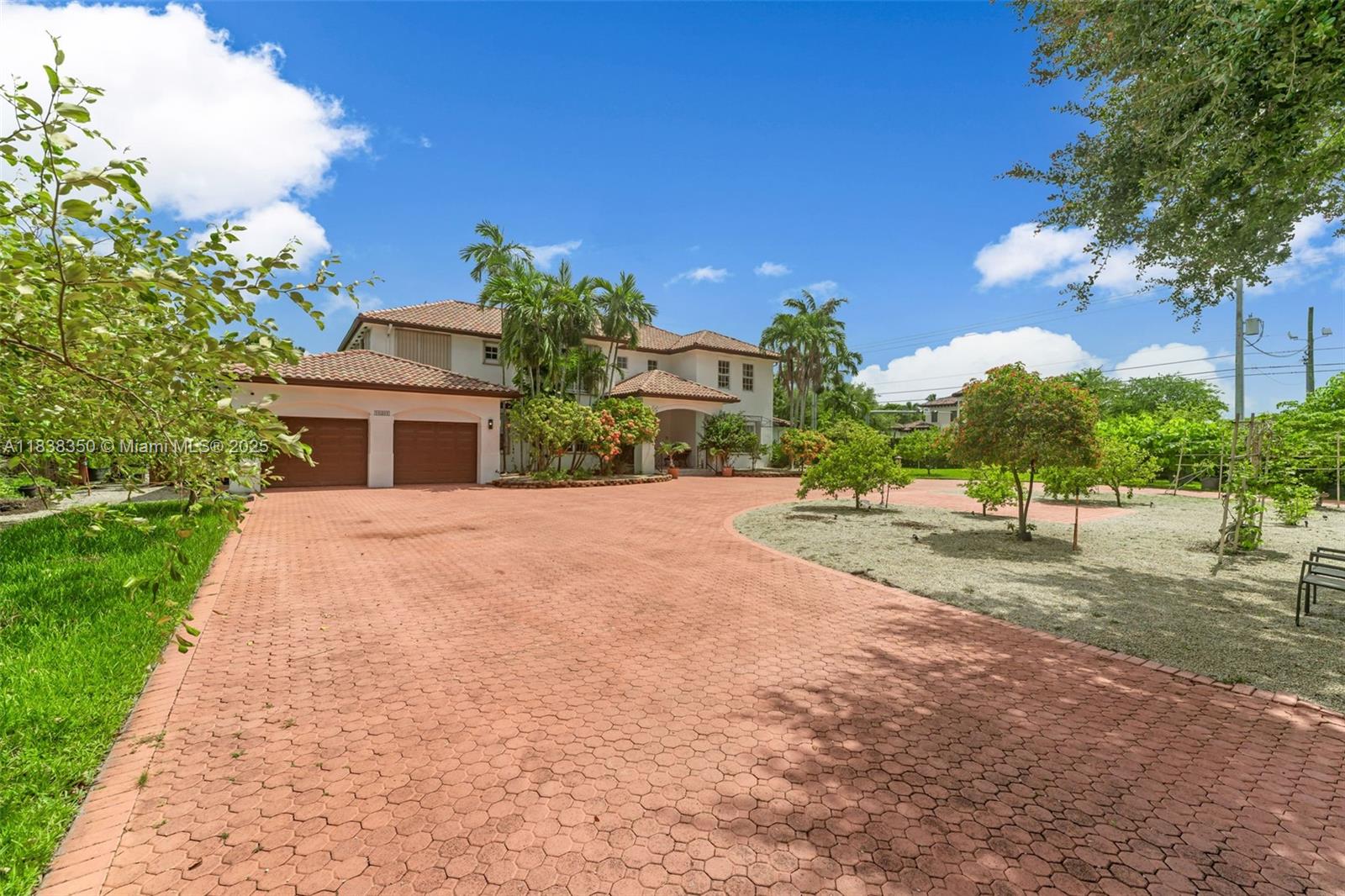 10201 SW 62nd St, Miami, FL, 33173/$2,995,000 2 10201 SW 62nd St