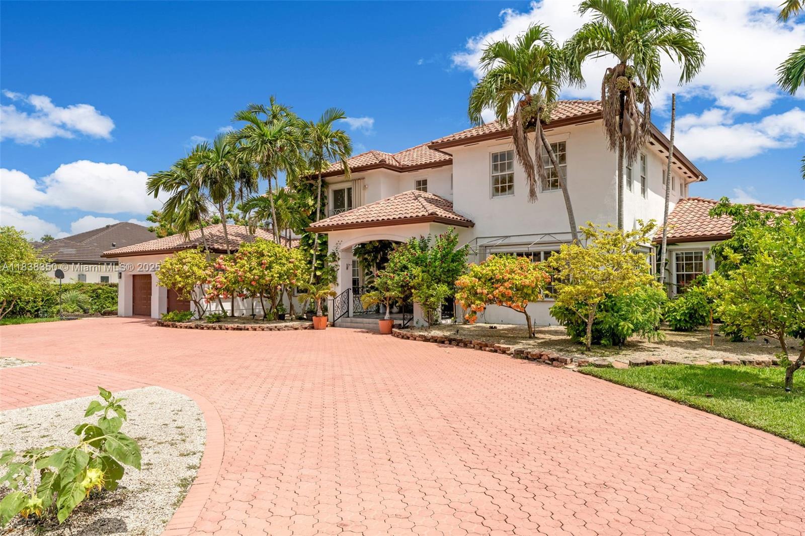 10201 SW 62nd St, Miami, FL, 33173/$2,995,000 4 10201 SW 62nd St