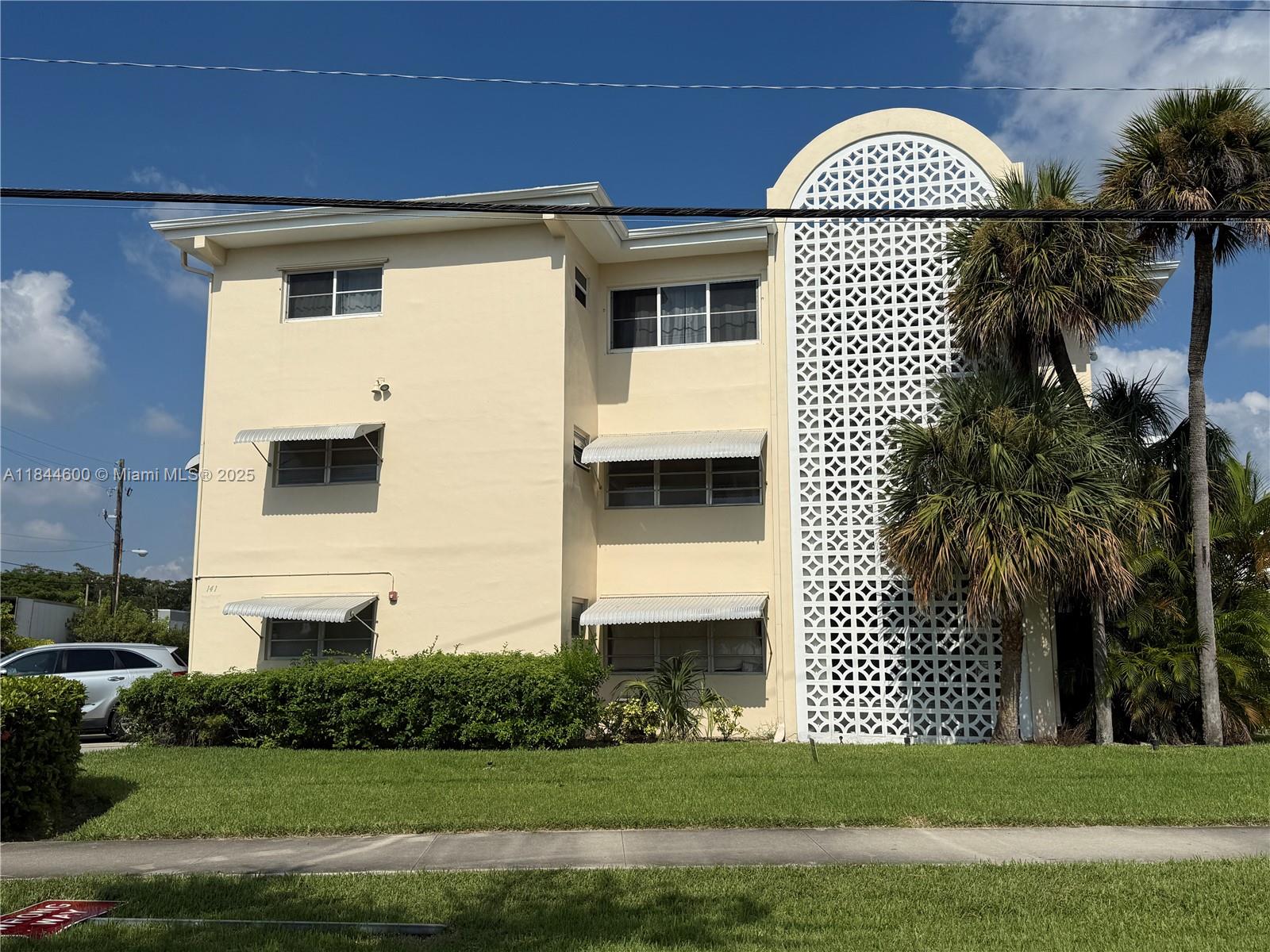 Beautifully updated and rarely available 2-bedroom, 2-bath condo featuring a large screened-in patio, new A/C, range, refrigerator, microwave, vinyl flooring throughout, and extra storage space. Enjoy the convenience of an assigned parking spot, plus on-site washer and dryer access.
The community offers great amenities including a pool and clubhouse. Located east of US-1, this condo is just steps from major shops, Gulfstream Casino, and a short drive to supermarkets, top-rated restaurants, entertainment, and only a few miles from the beach.
This well-maintained unit is a must-see – easy to show and ready for its next owner!