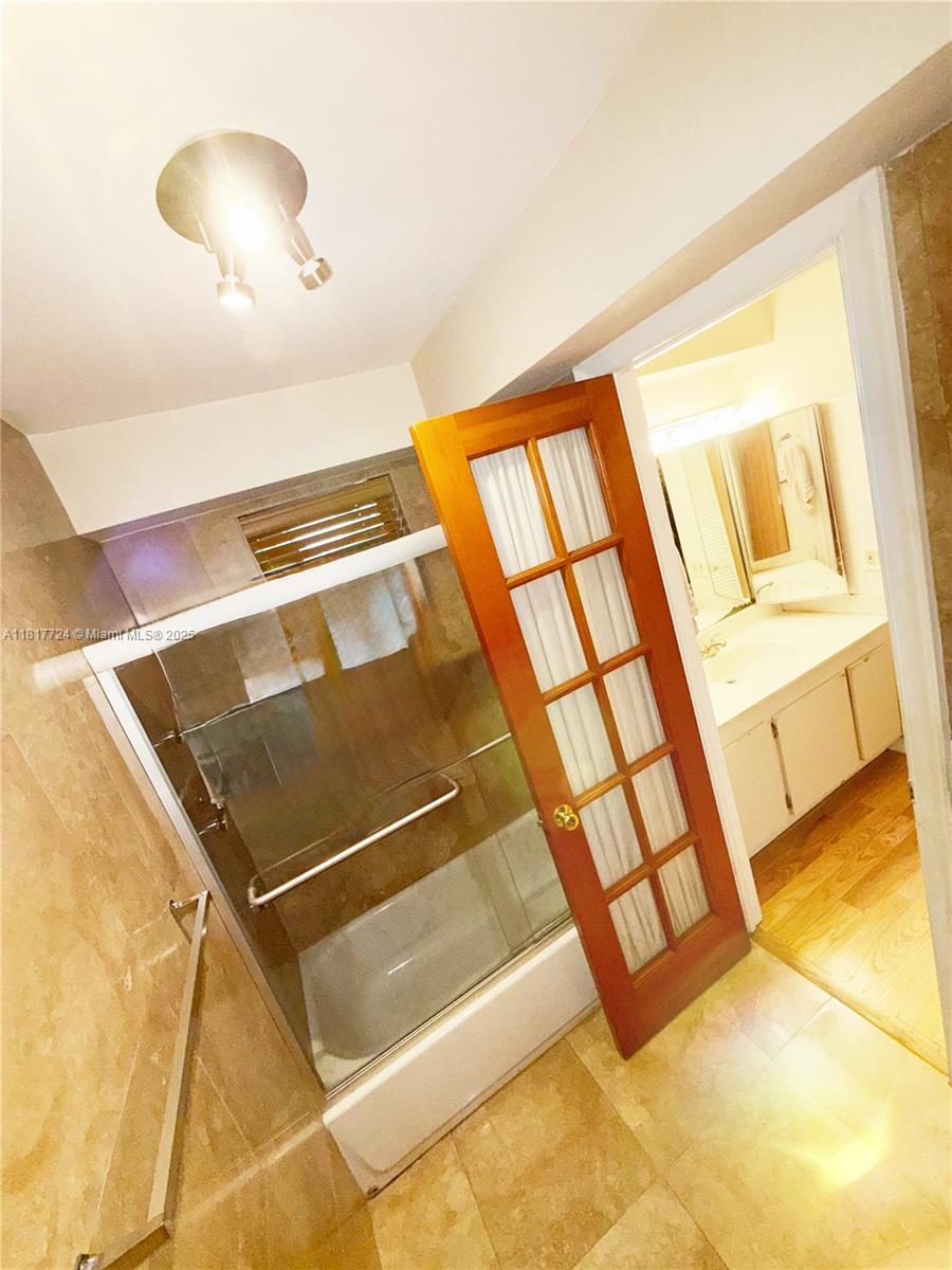 BAYVIEW TOWER CONDO - Residential