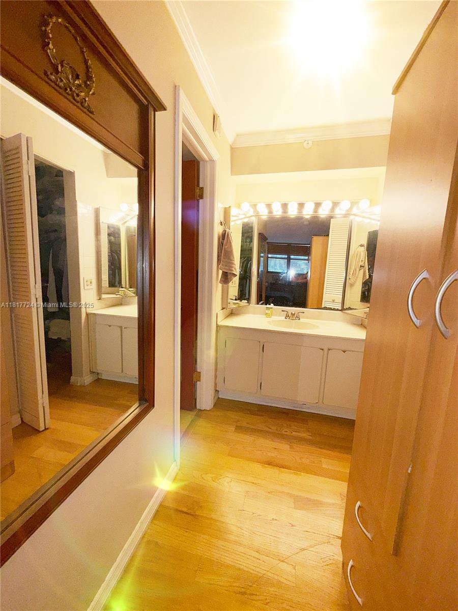 BAYVIEW TOWER CONDO - Residential