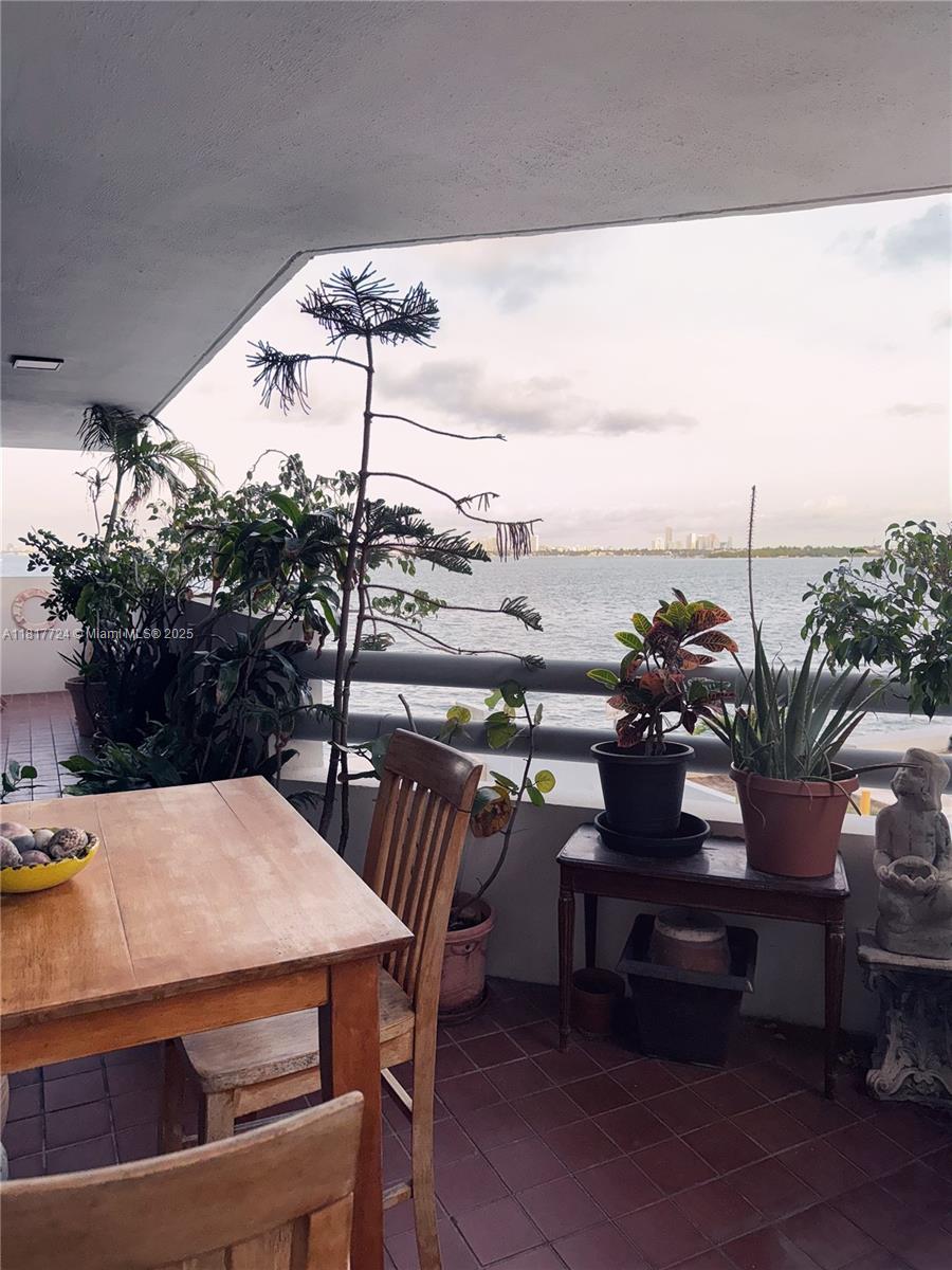 BAYVIEW TOWER CONDO - Residential