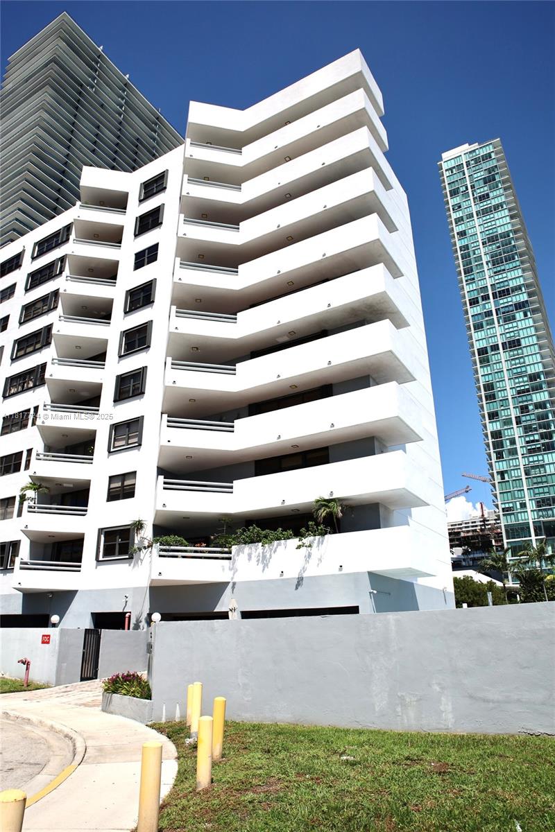 BAYVIEW TOWER CONDO - Residential