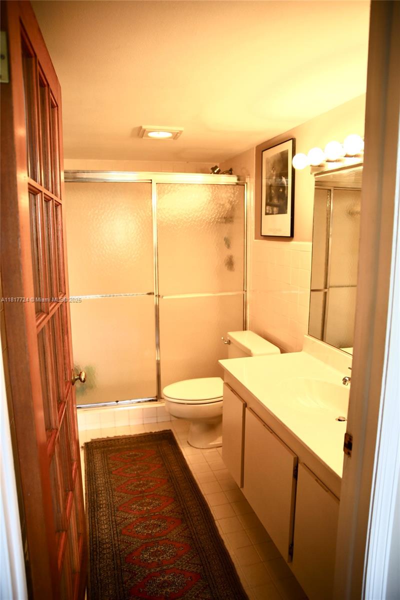 BAYVIEW TOWER CONDO - Residential