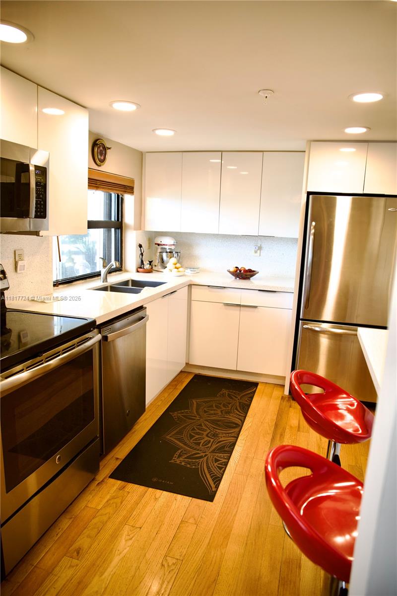 BAYVIEW TOWER CONDO - Residential