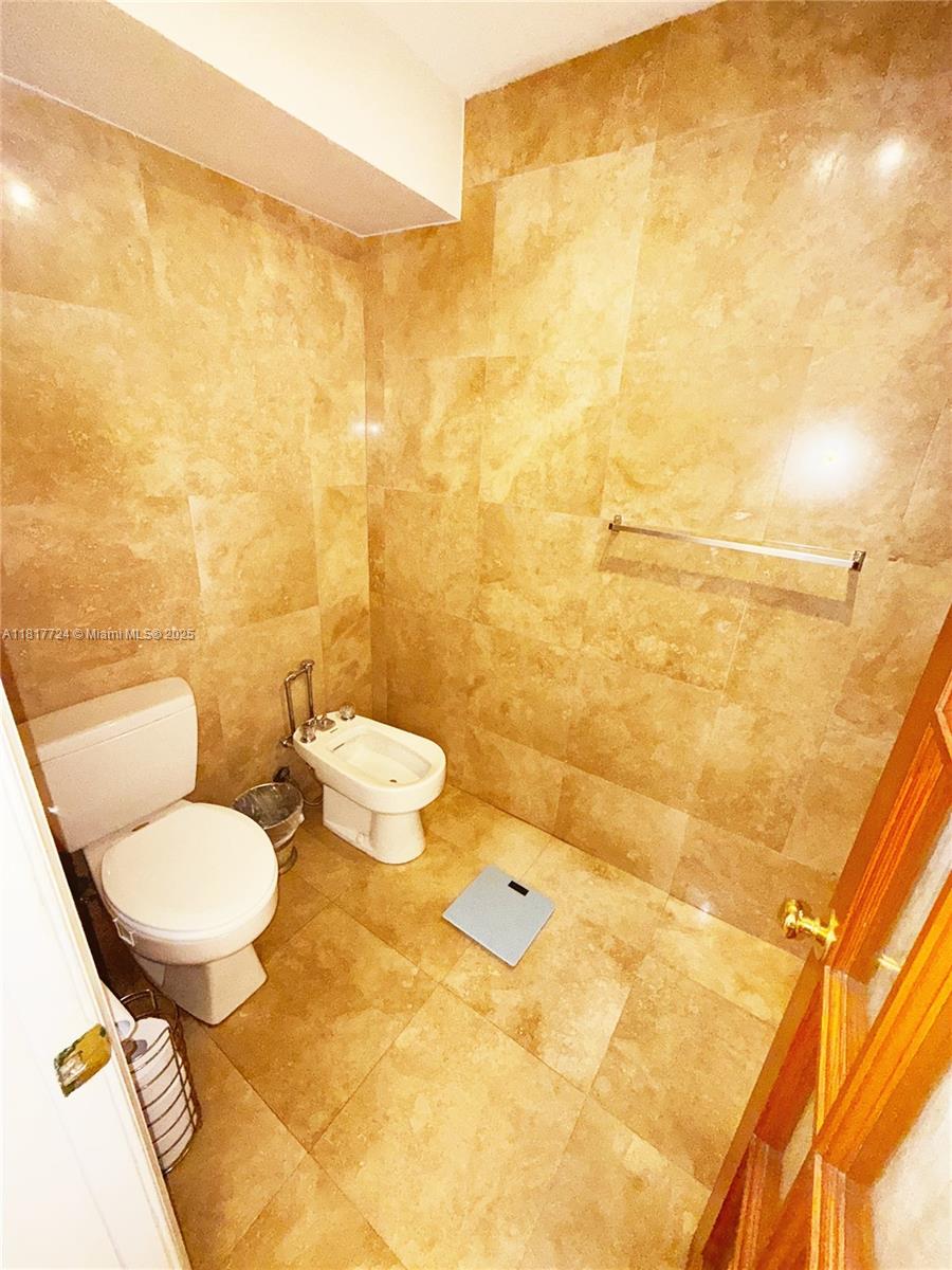 BAYVIEW TOWER CONDO - Residential