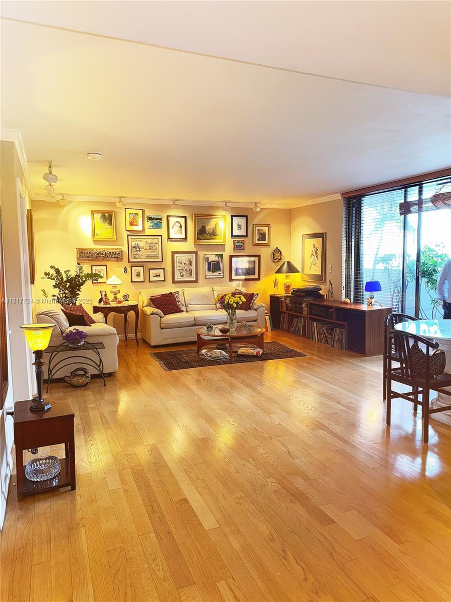 BAYVIEW TOWER CONDO - Residential