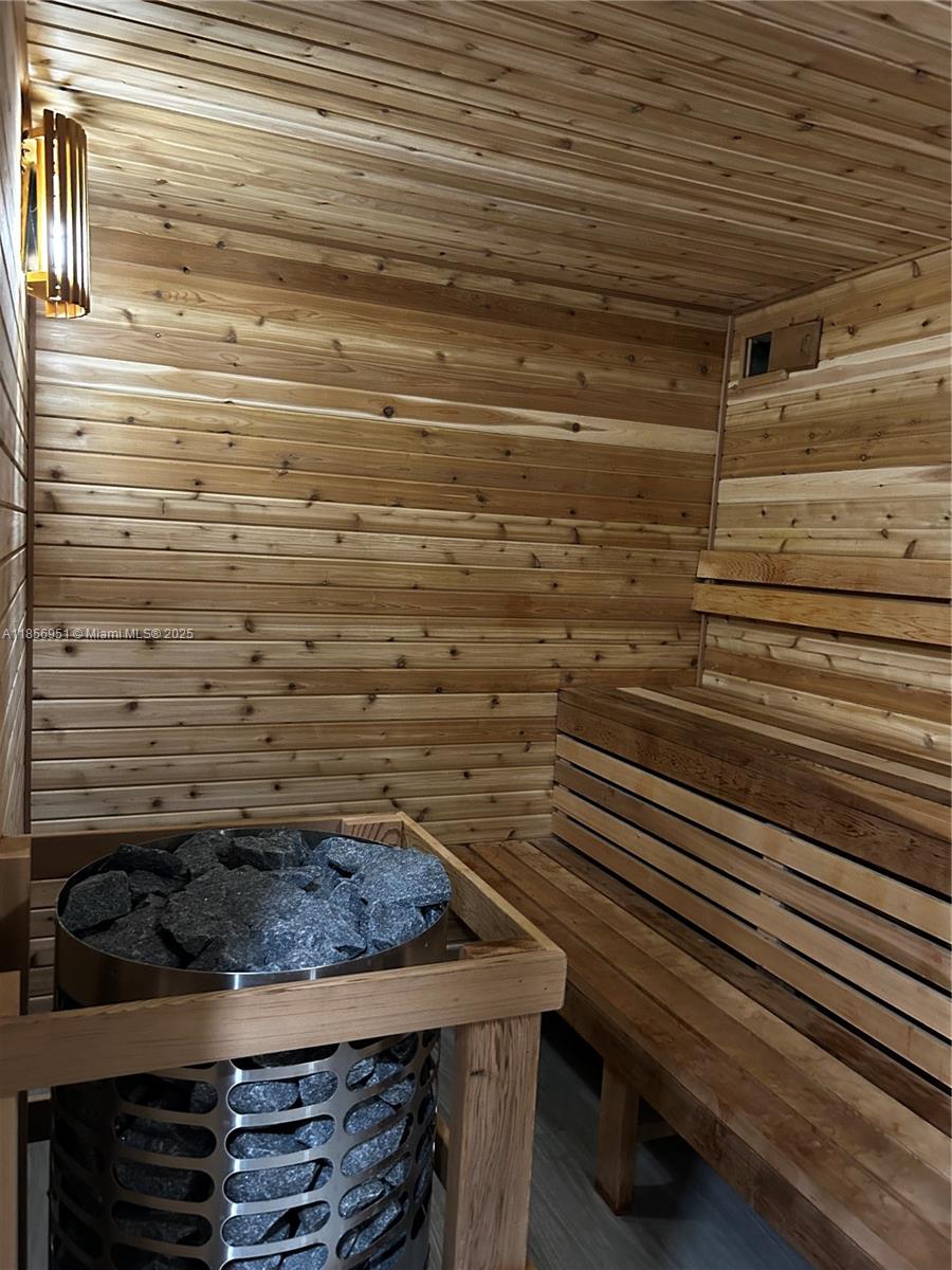 PLAZA OF AMERICAS CONDO P - Residential