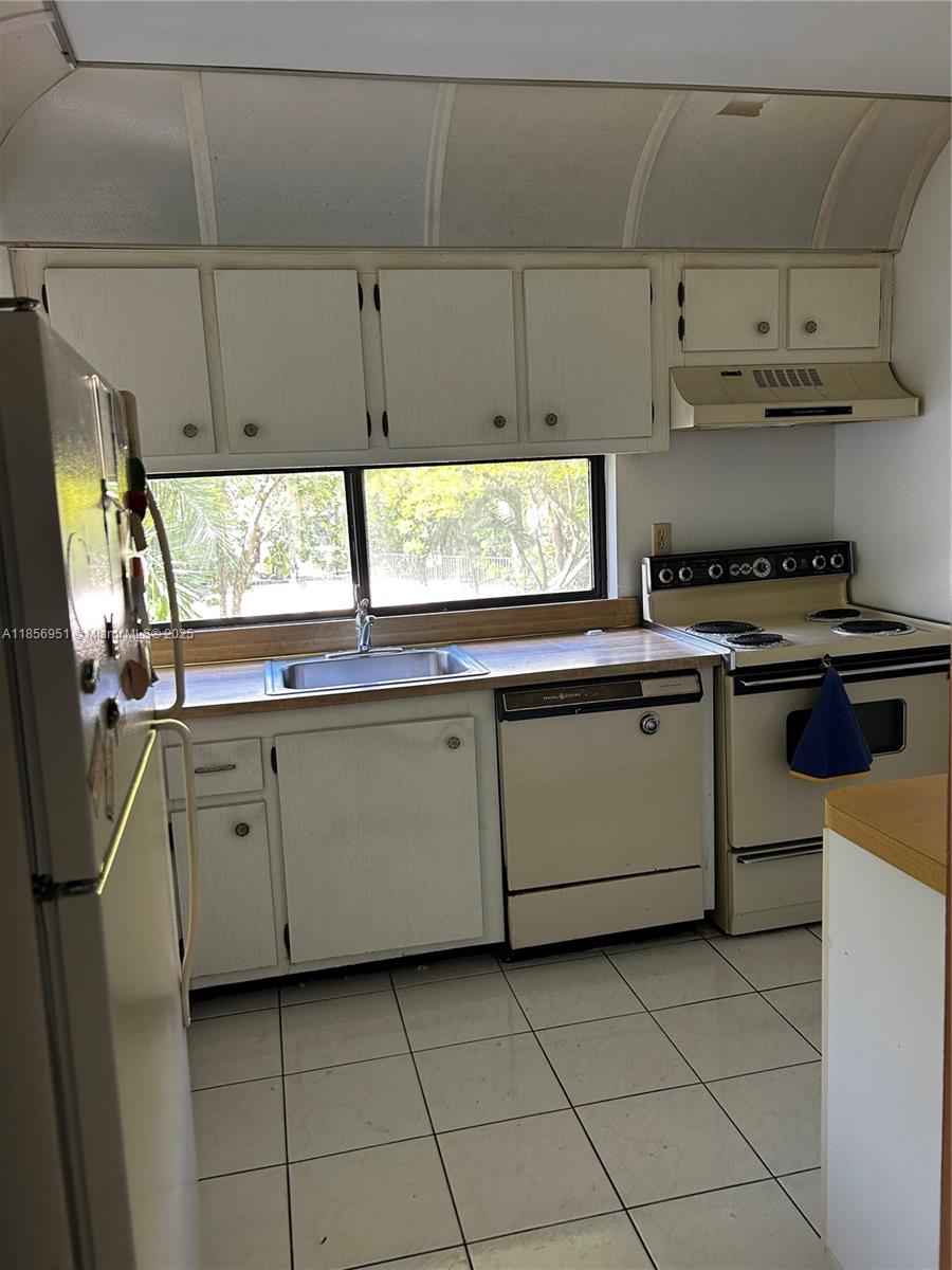 PLAZA OF AMERICAS CONDO P - Residential