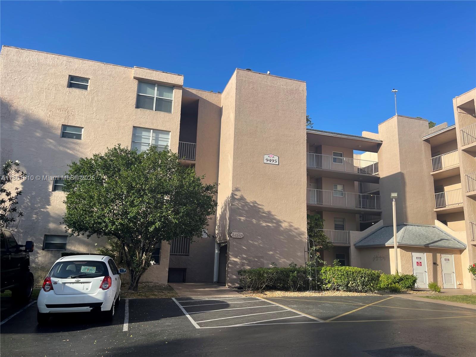 9495 Evergreen Pl 207, Davie, Broward County, Florida - 2 Bedrooms  
2 Bathrooms - 