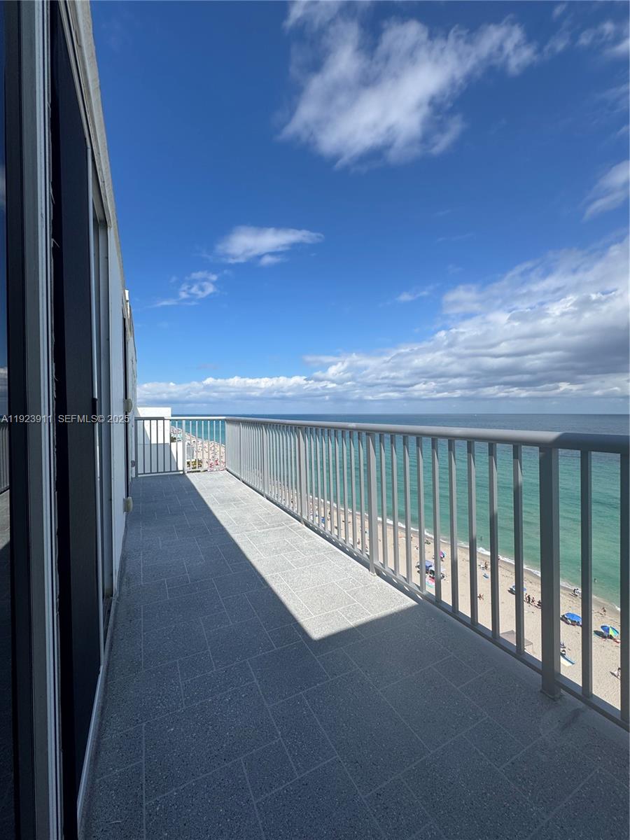 EDGEWATER BEACH TOWERS CO - Residential