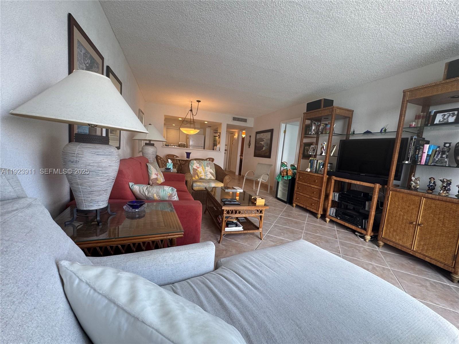 EDGEWATER BEACH TOWERS CO - Residential