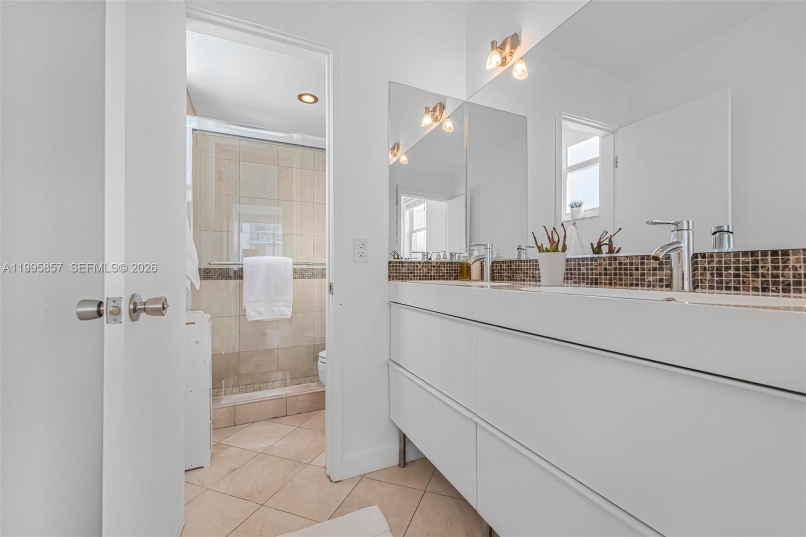 LINCOLN PALACE CONDO - Residential Lease