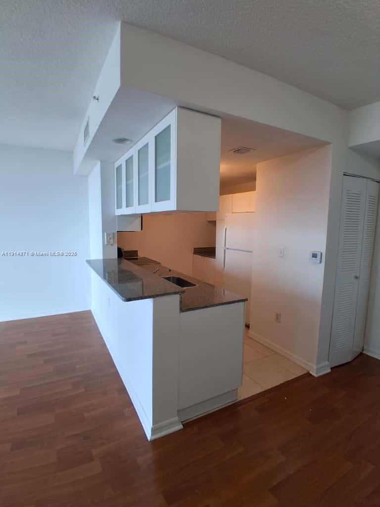 1800 BISCAYNE PLAZA CONDO - Residential Lease