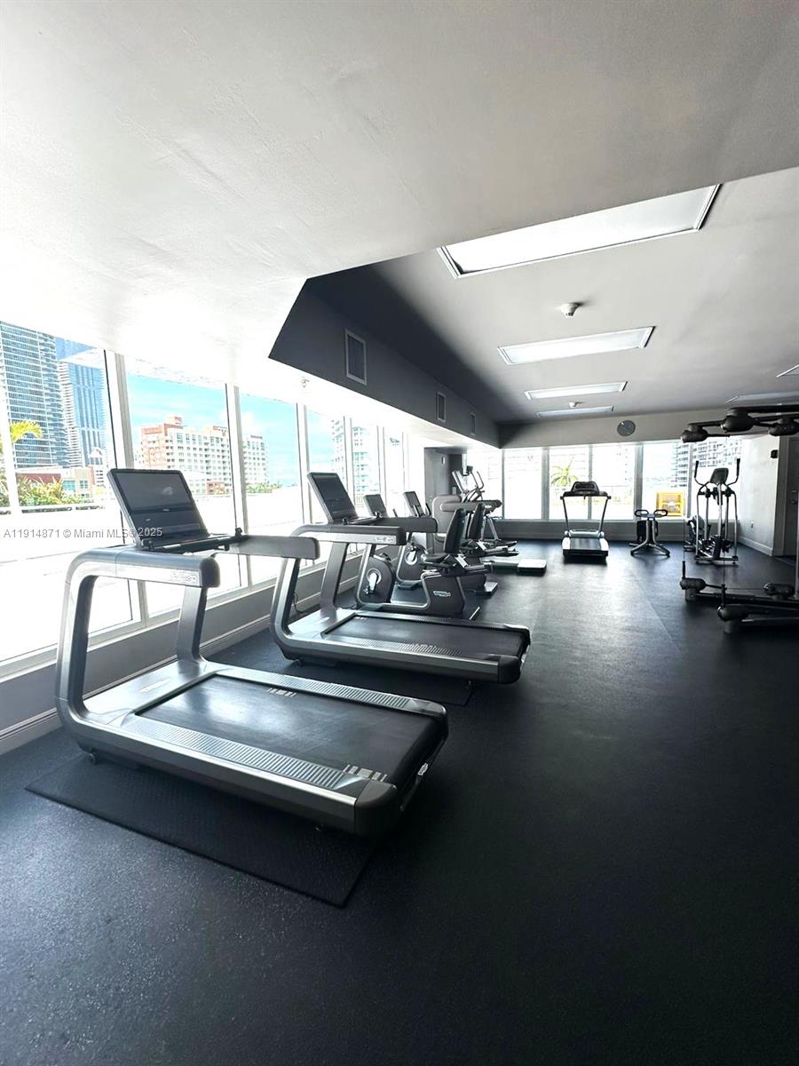 1800 BISCAYNE PLAZA CONDO - Residential Lease