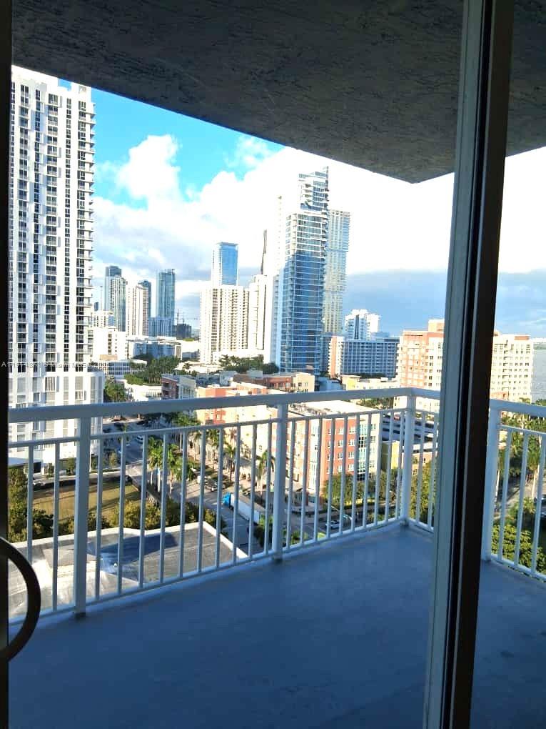 1800 BISCAYNE PLAZA CONDO - Residential Lease