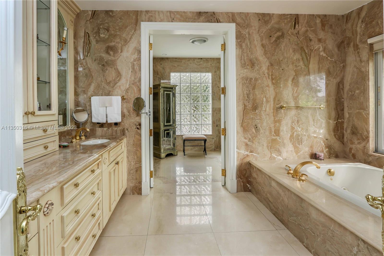 HOLLYWOOD LAKES SEC - Residential