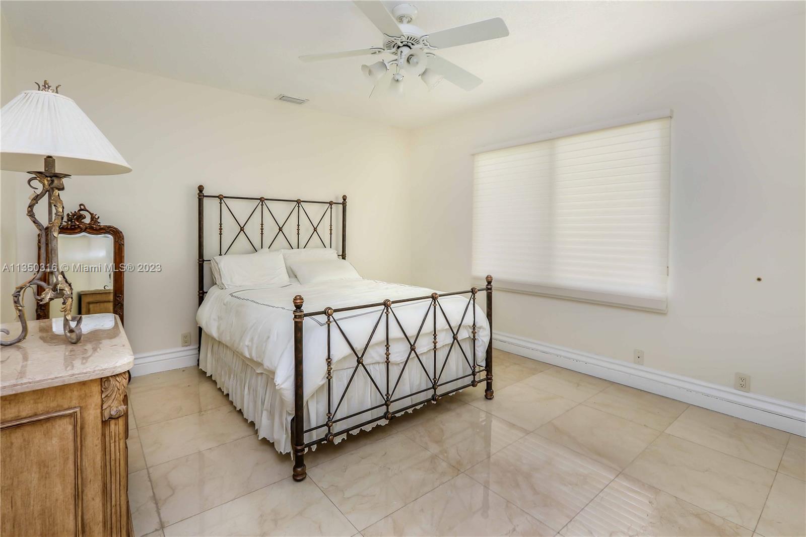 HOLLYWOOD LAKES SEC - Residential