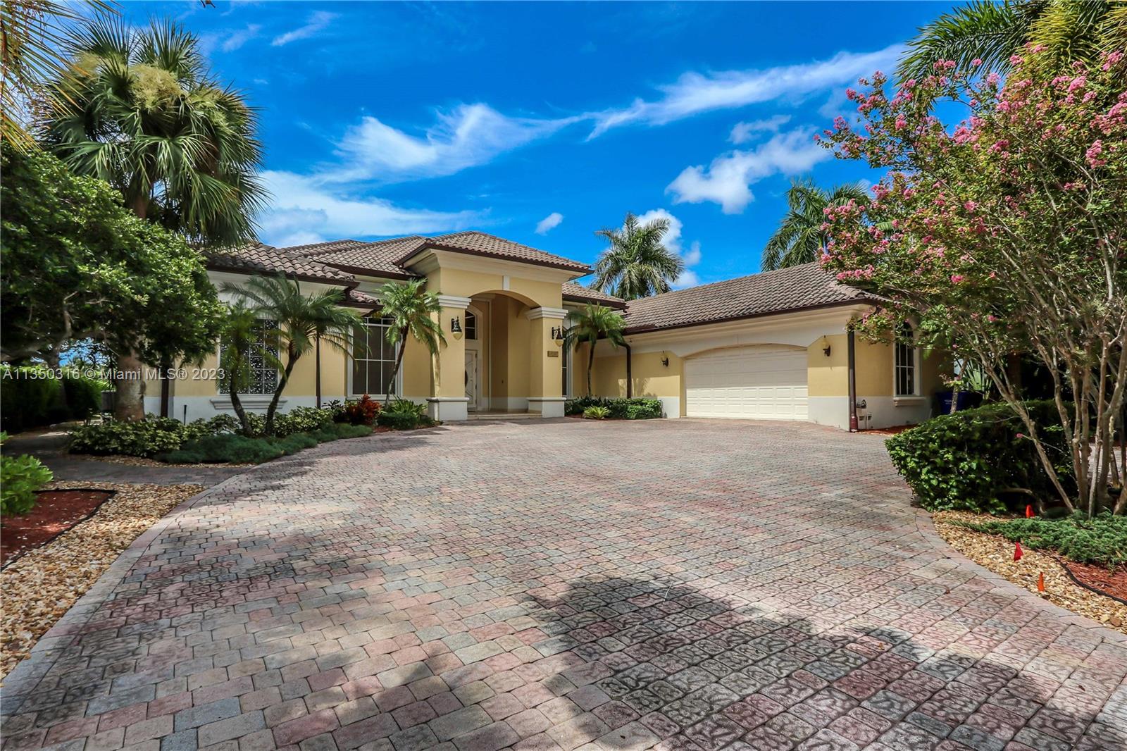 HOLLYWOOD LAKES SEC - Residential