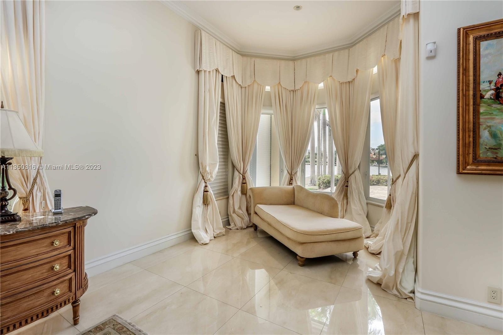 HOLLYWOOD LAKES SEC - Residential