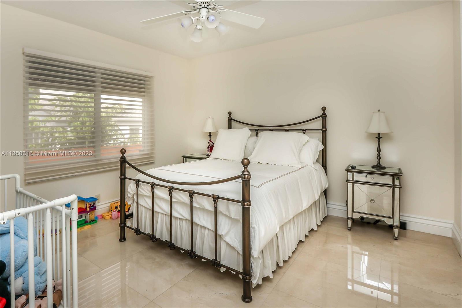 HOLLYWOOD LAKES SEC - Residential