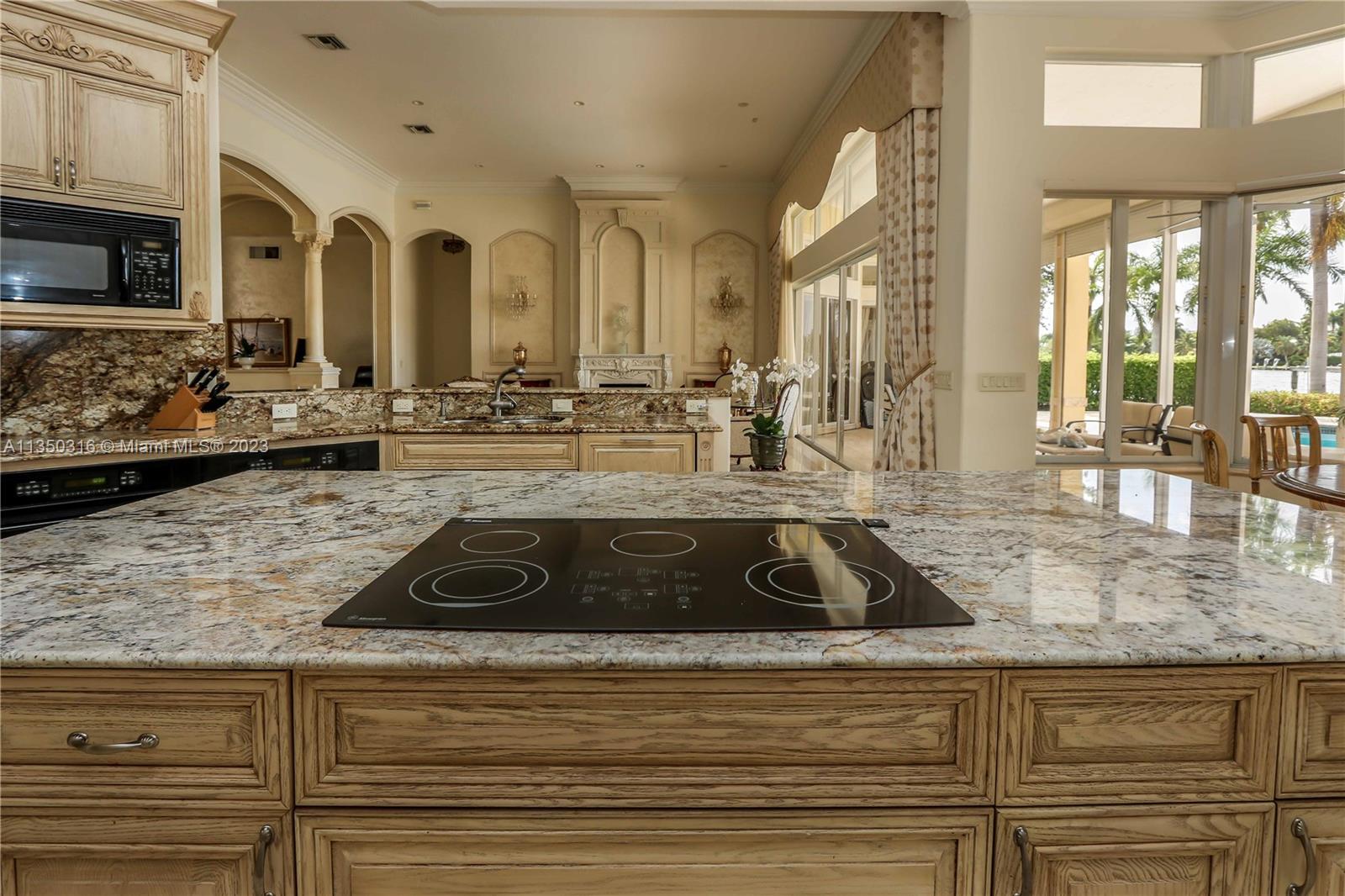 HOLLYWOOD LAKES SEC - Residential