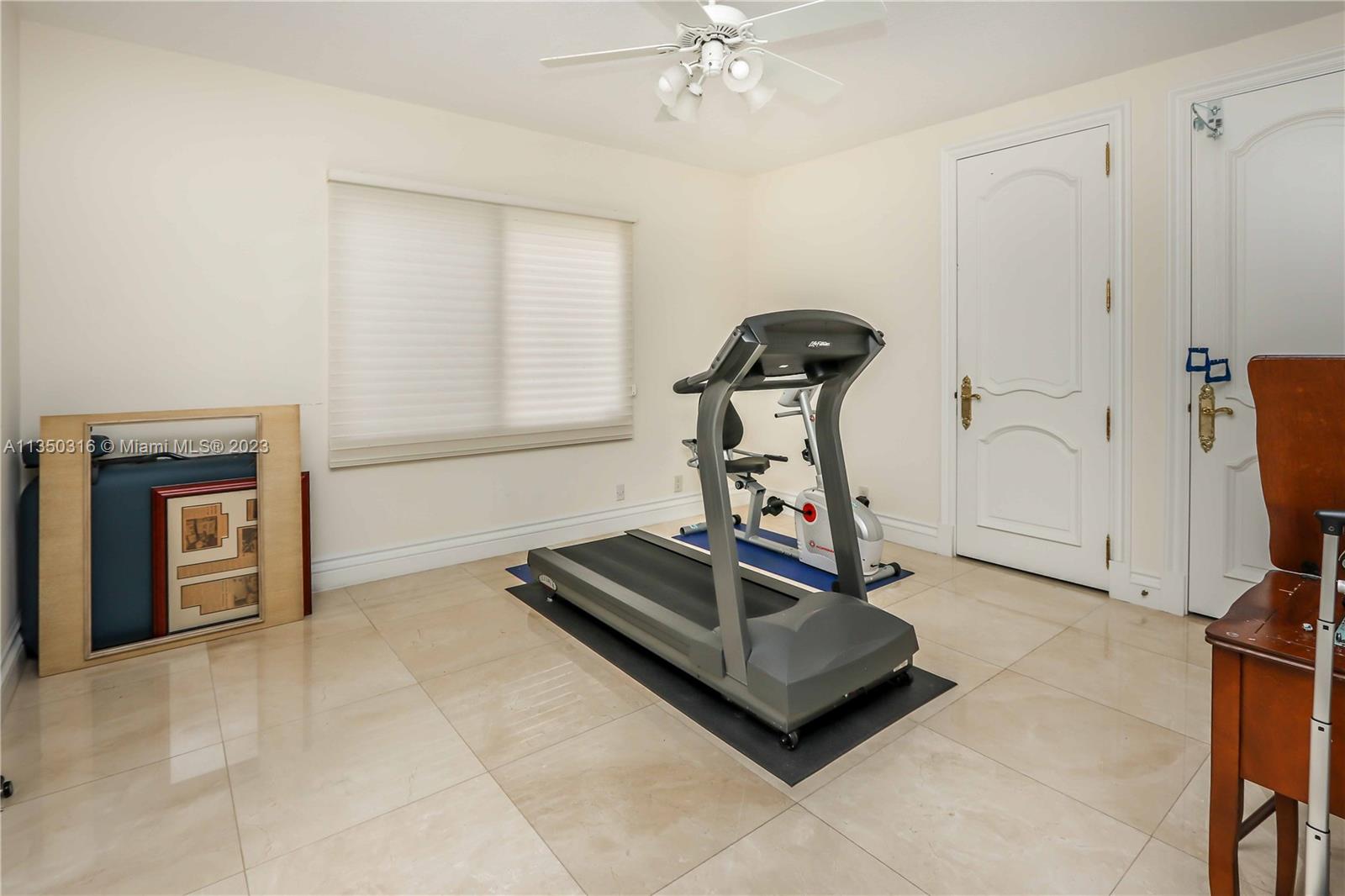 HOLLYWOOD LAKES SEC - Residential