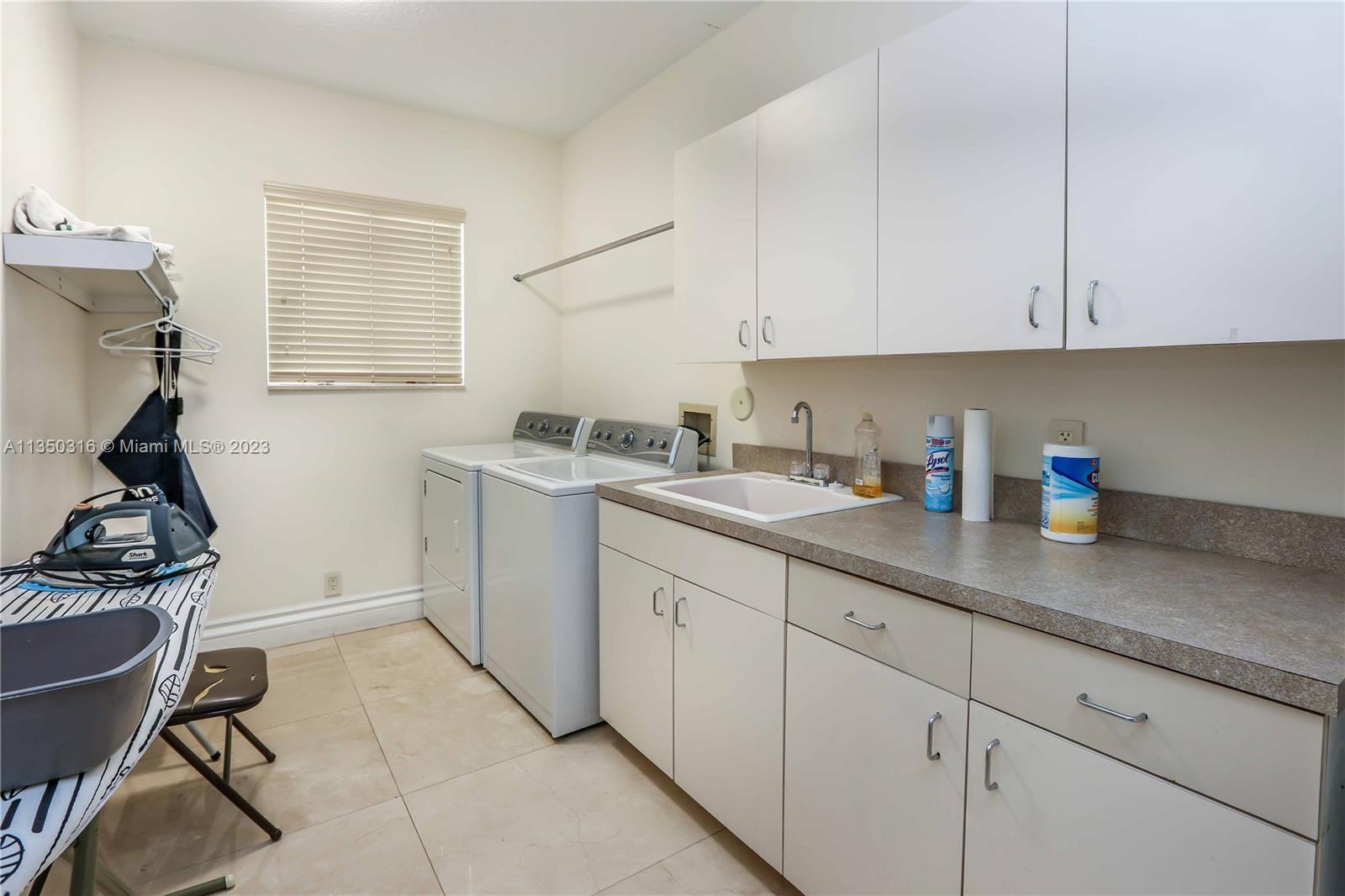 HOLLYWOOD LAKES SEC - Residential