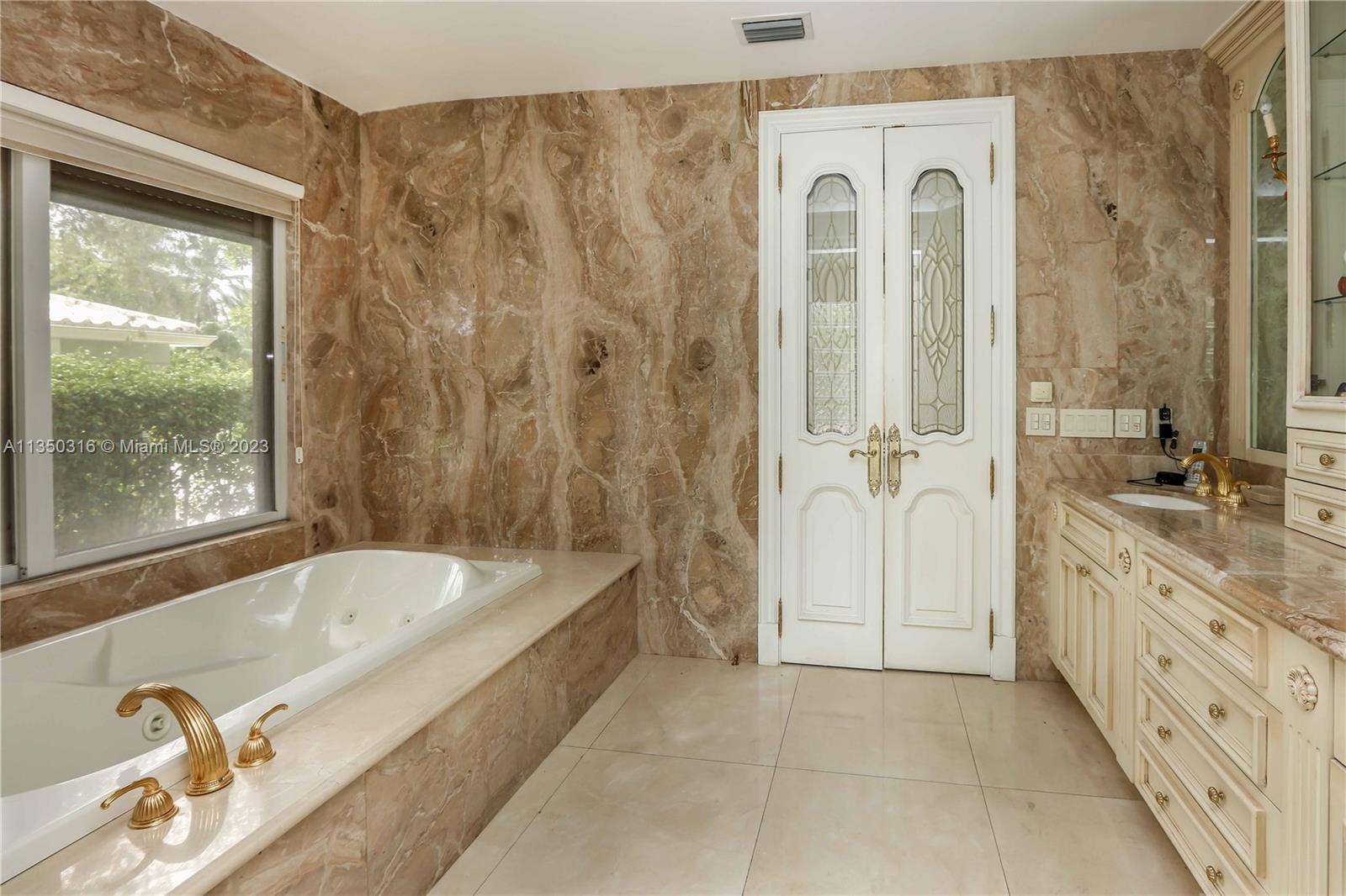 HOLLYWOOD LAKES SEC - Residential