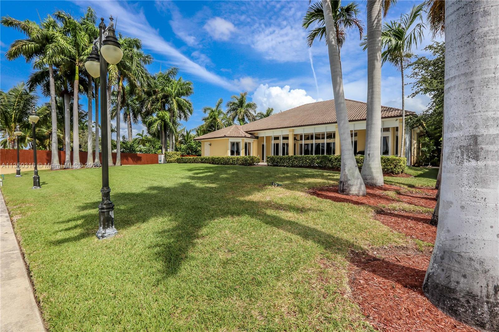 HOLLYWOOD LAKES SEC - Residential