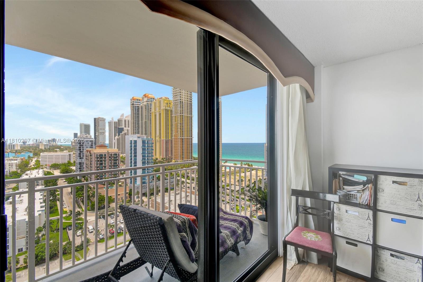 WINSTON TOWERS 600 CONDO - Residential