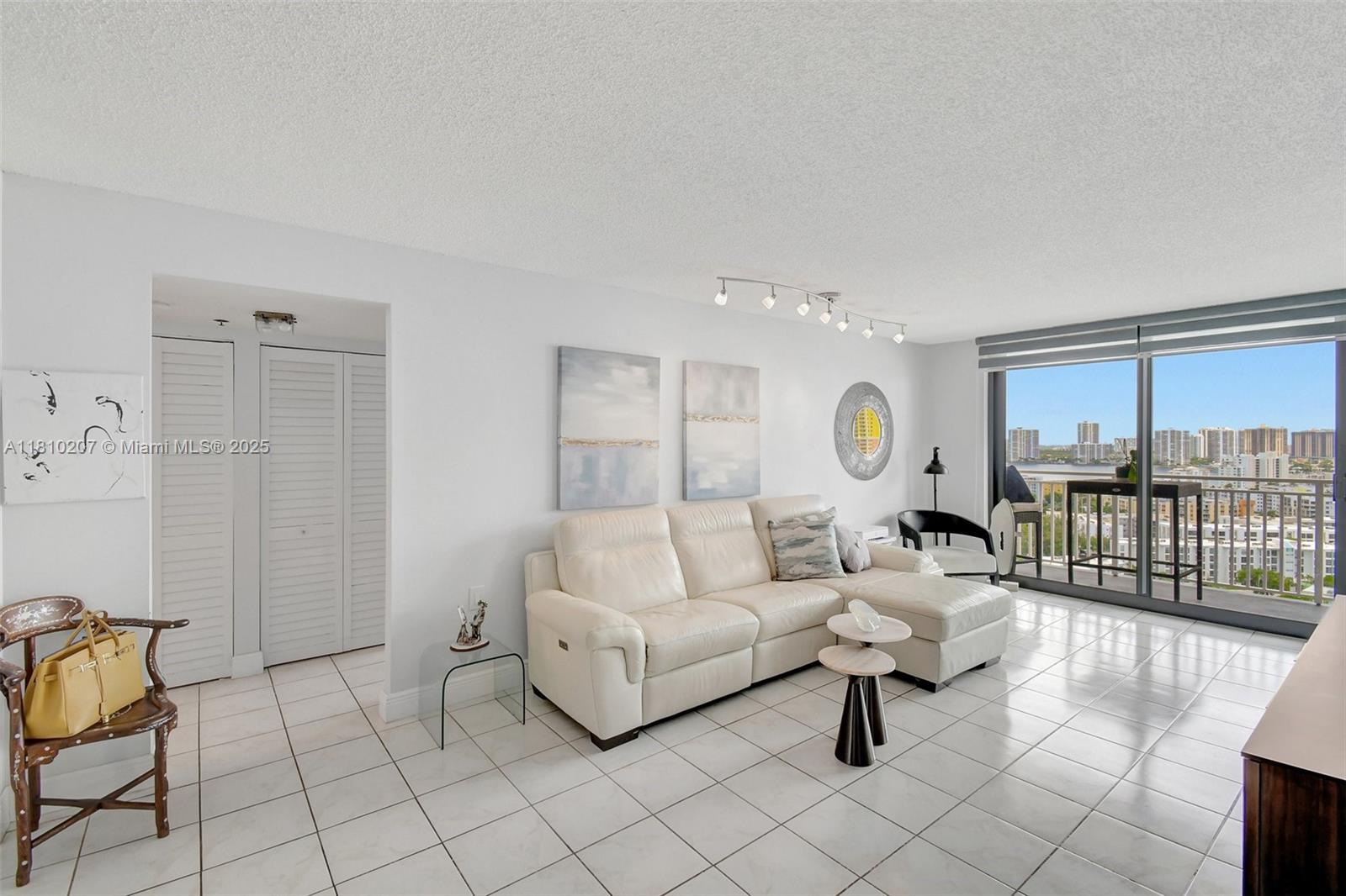 WINSTON TOWERS 600 CONDO - Residential