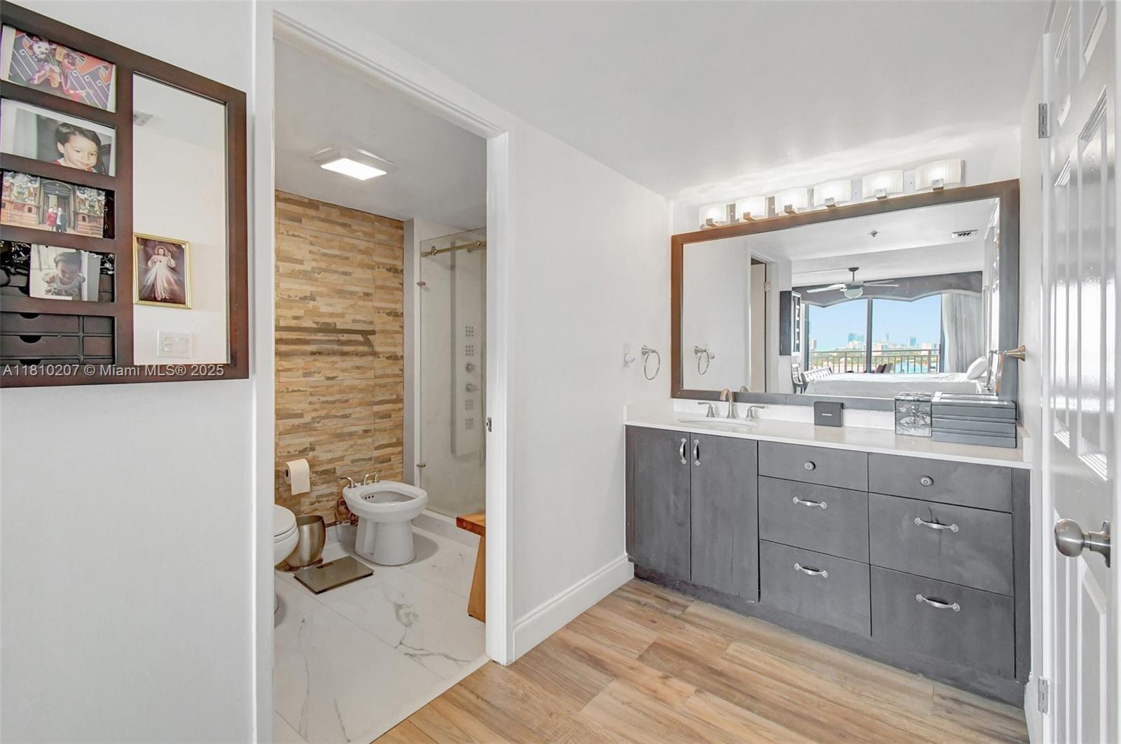 WINSTON TOWERS 600 CONDO - Residential