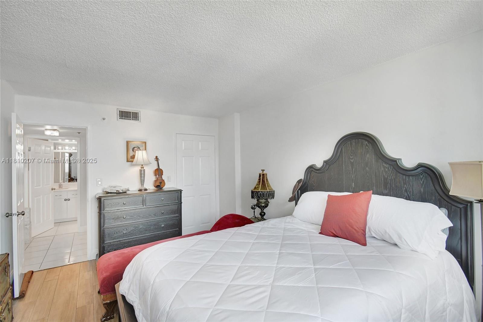 WINSTON TOWERS 600 CONDO - Residential