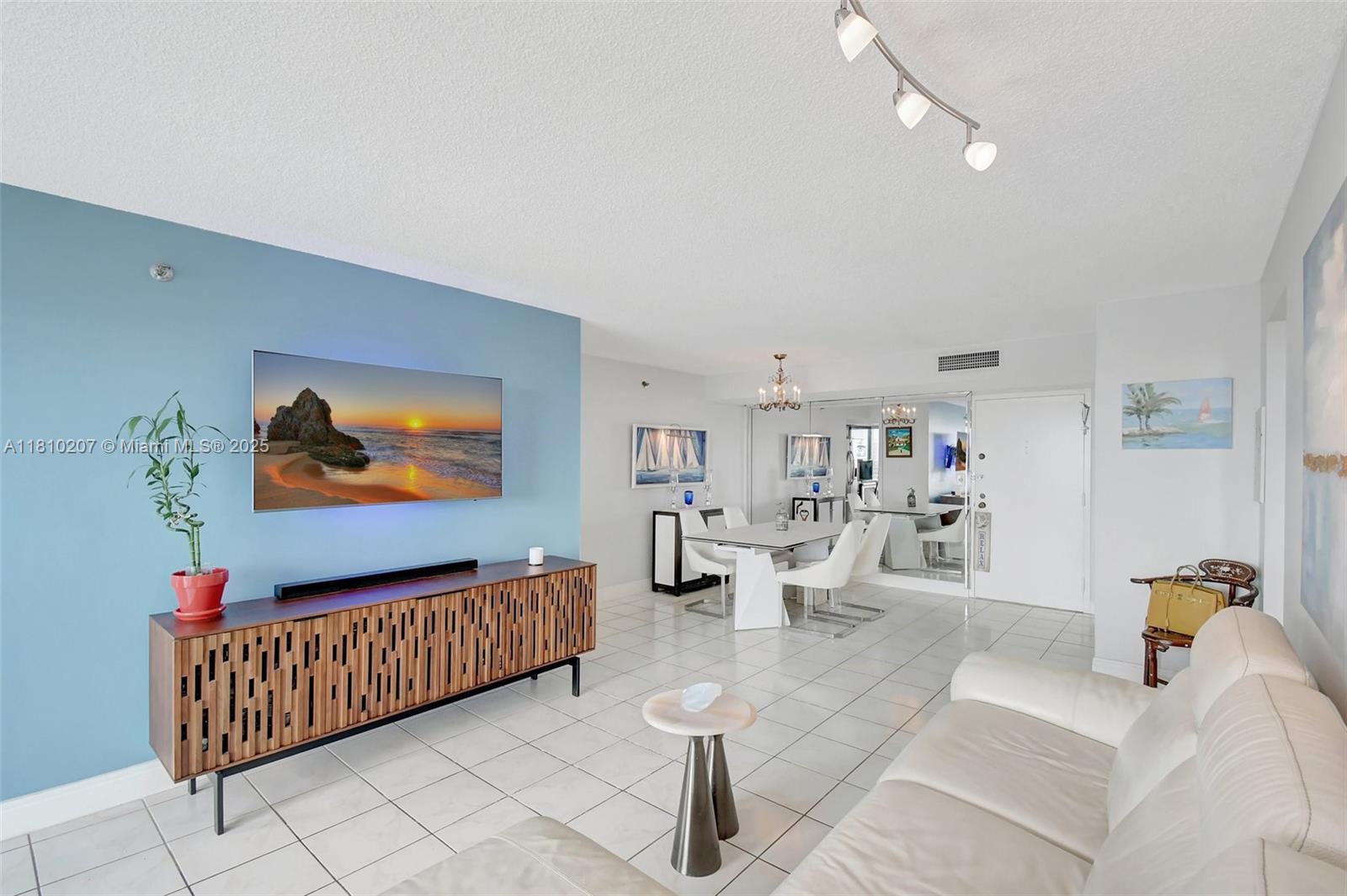 WINSTON TOWERS 600 CONDO - Residential