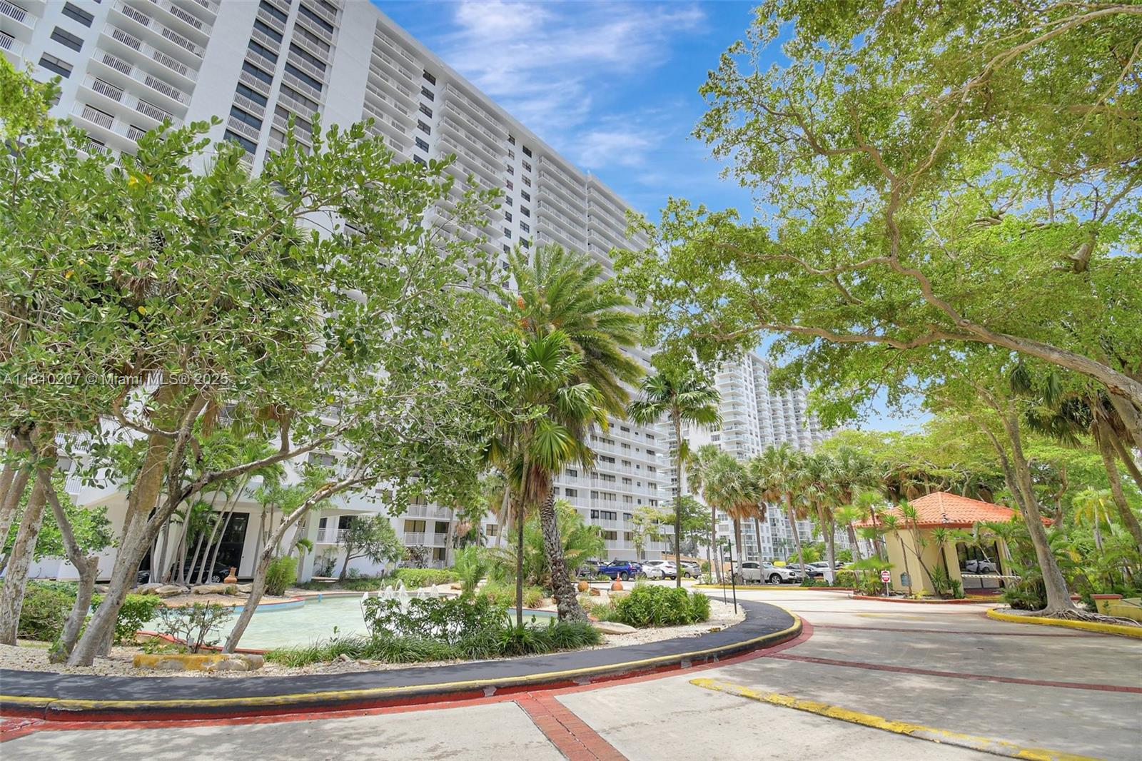 WINSTON TOWERS 600 CONDO - Residential