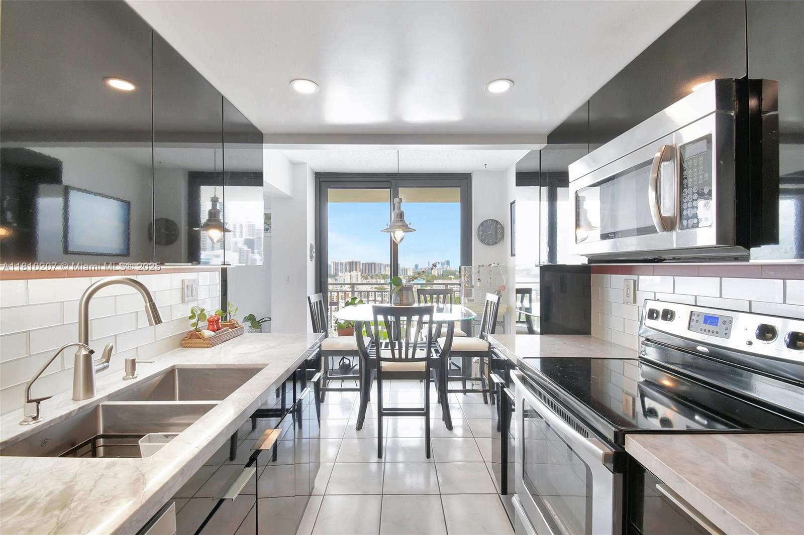 WINSTON TOWERS 600 CONDO - Residential