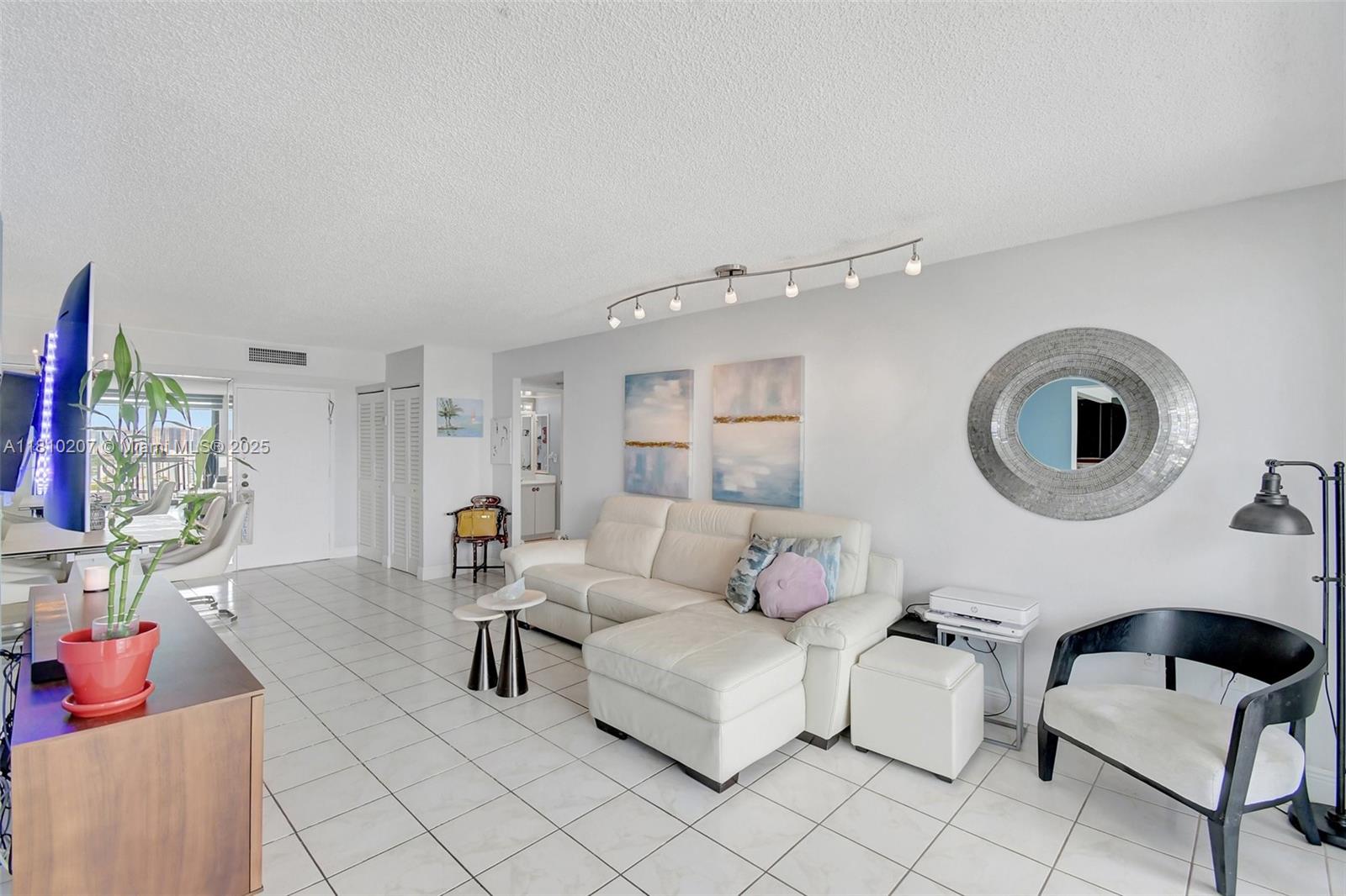 WINSTON TOWERS 600 CONDO - Residential