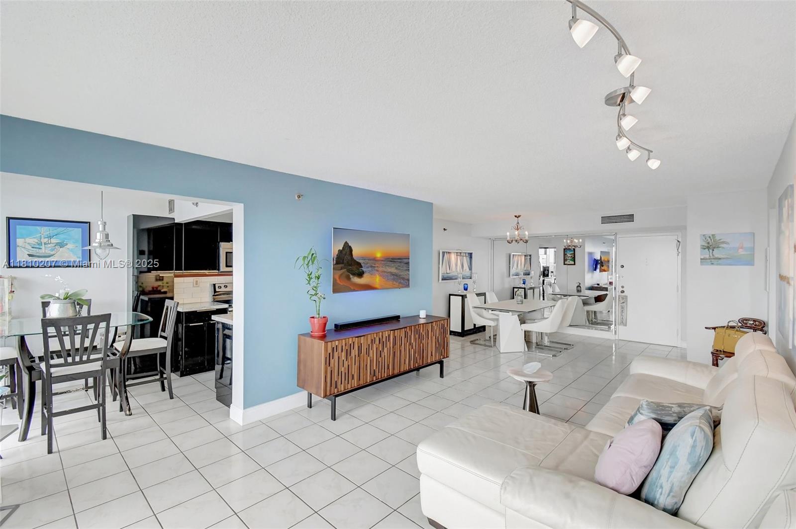 WINSTON TOWERS 600 CONDO - Residential